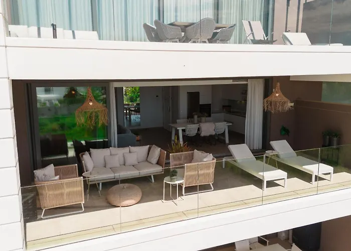 Luxury With 2 Bedrooms In Cancelada Estepona